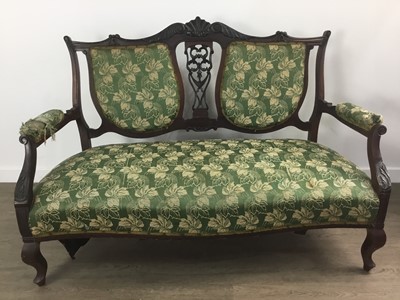 Lot 286 - LATE VICTORIAN/EARLY EDWARDIAN MAHOGANY SETTEE