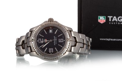 Lot 823 - TAG HEUER LINK