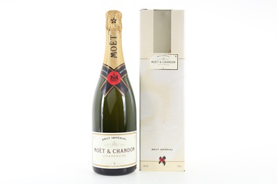 Lot 206 - MOET & CHANDON BRUT IMPERIAL