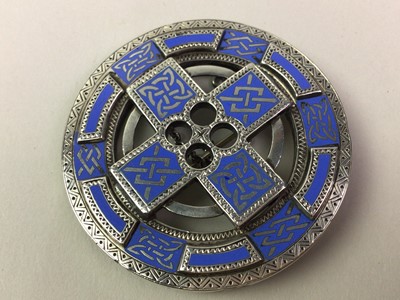 Lot 324 - SCOTTISH SILVER AND ENAMEL BROOCH