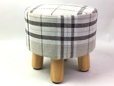 Lot 390 - SMALL FOOTSTOOL