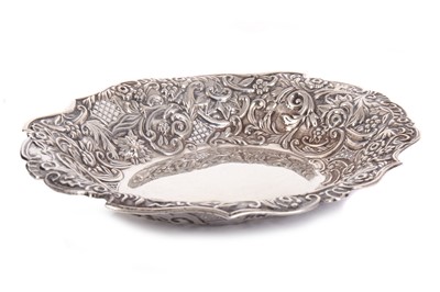 Lot 928 - VICTORIAN SILVER OVAL BONBON DISH