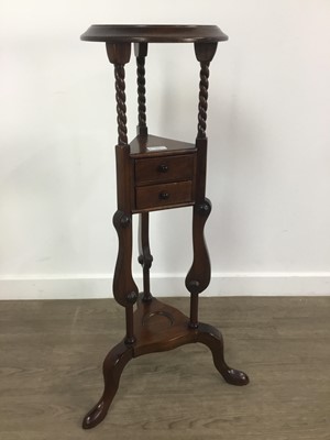 Lot 422 - MAHOGANY WASH STAND