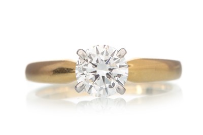 Lot 648 - DIAMOND SOLITAIRE RING