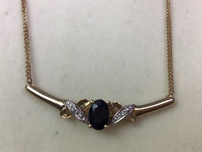 Lot 465 - NINE CARAT GOLD NECKLACE AND MATCHING EARRINGS