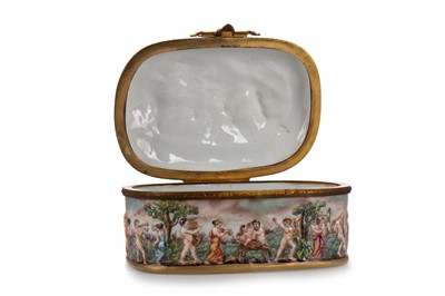 Lot 1504 - CAPODIMONTE, PORCELAIN CASKET