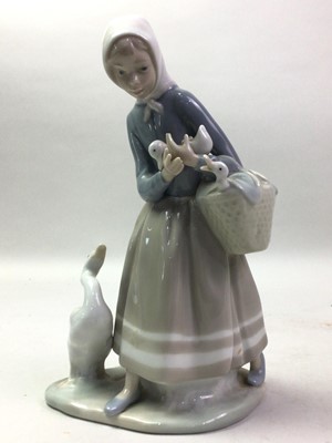 Lot 476 - LLADRO FIGURE OF GIRL AND GEESE