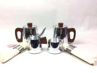 Lot 483 - VINTAGE SONA DELUXE TEA SET