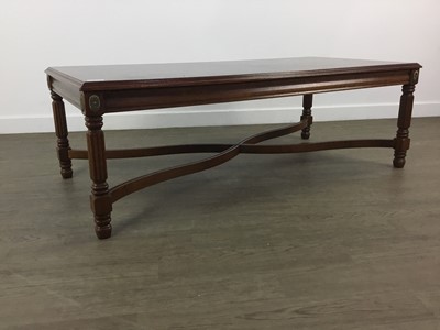 Lot 562 - MAHOGANY COFFEE TABLE