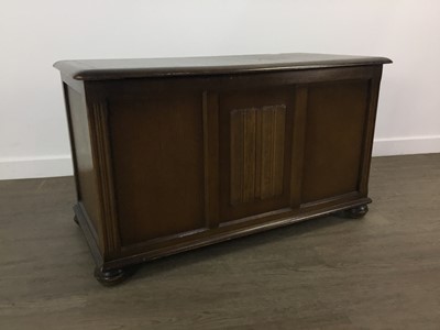 Lot 557 - OAK BLANKET CHEST