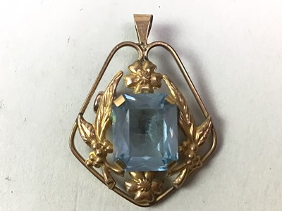 Lot 495 - GROUP OF COSTUME JEWELLERY