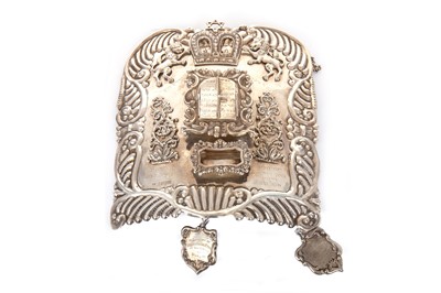 Lot 948 - JUDAICA SILVER, IMPRESSIVE TORAH BREASTPLATE