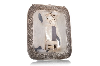 Lot 950 - JUDAICA SILVER, TORAH BREASTPLATE