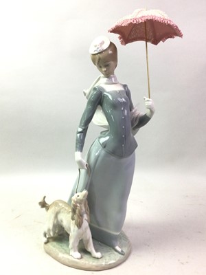 Lot 570 - LLADRO FIGURE OF A FEMALE