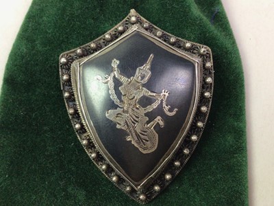 Lot 504 - SILVER BROOCH