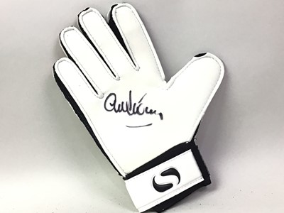 Lot 608 - ALEX STEPNY SIGNED GOAL KEEPERS GLOVE
