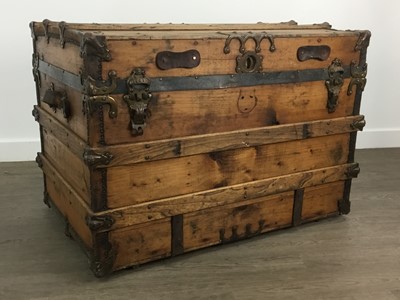 Lot 529 - VINTAGE CABIN TRUNK