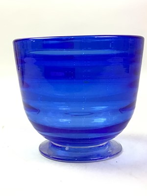 Lot 635 - HAND BLOWN STUDIO GLASS VASE