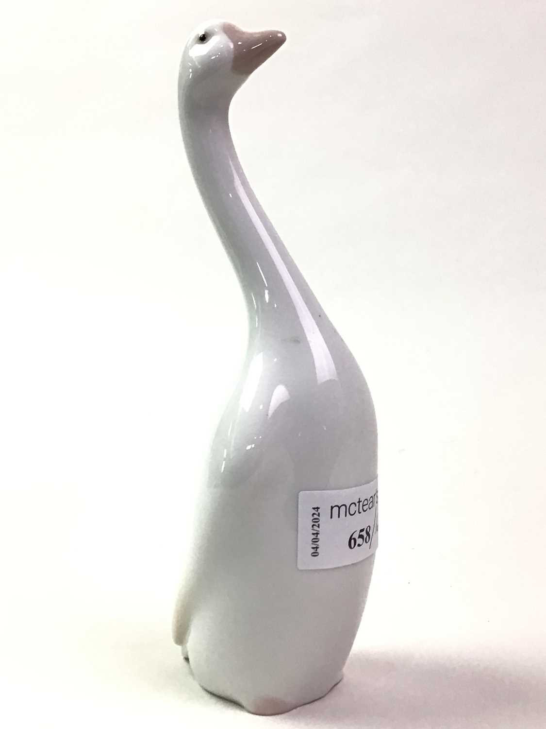 Lot 658 - FIVE LLADRO FIGURES AND A ROYAL DOULTON FIGURE