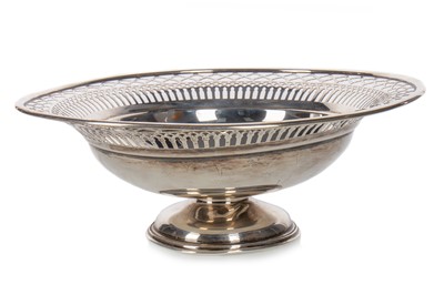 Lot 1042 - EDWARDIAN SILVER FOOTED BOWL