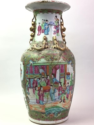 Lot 411 - CHINESE FAMILLE ROSE VASE