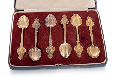 Lot 997 - GEORGE V SILVER GILT TEA SPOONS