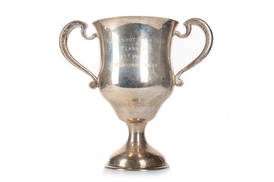 Lot 989 - GEORGE V SILVER TROPHY