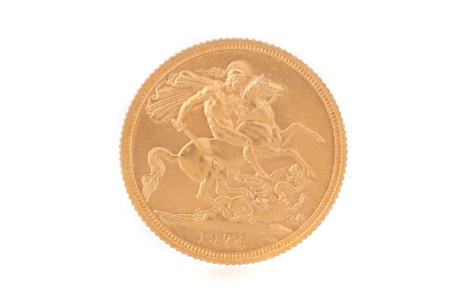 Lot 96 - ELIZABETH II GOLD SOVEREIGN