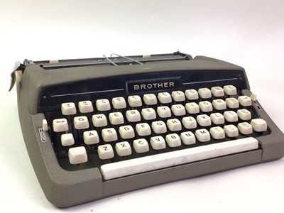 Lot 251 - VINTAGE TYPEWRITER