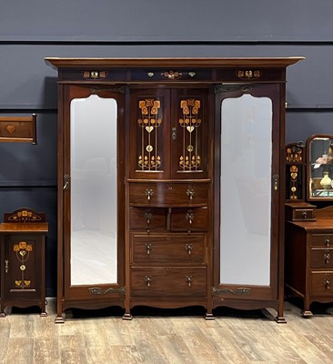 Lot 467 - SHAPLAND & PETTER, HANDSOME ART NOUVEAU MAHOGANY AND MARQUETRY BEDROOM SUITE
