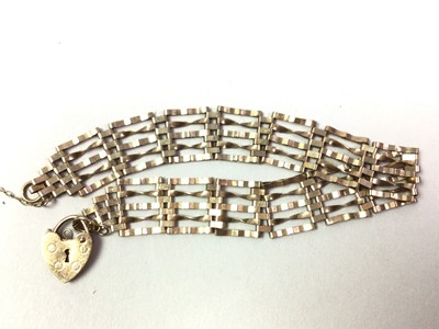 Lot 391 - GOLD GATE BRACELET