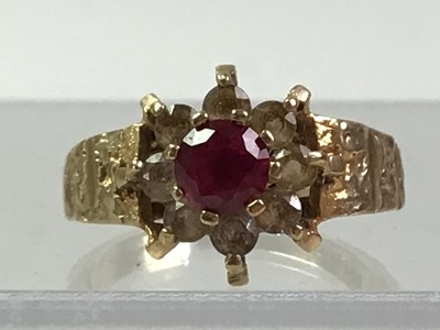 Lot 392 - GEM SET FLOWER CLUSTER RING