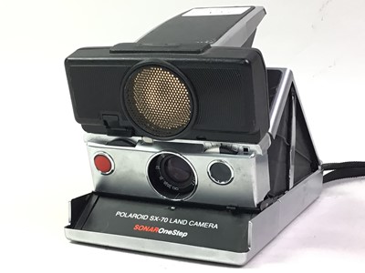 Lot 372 - POLAROID SX-70 LAND CAMERA