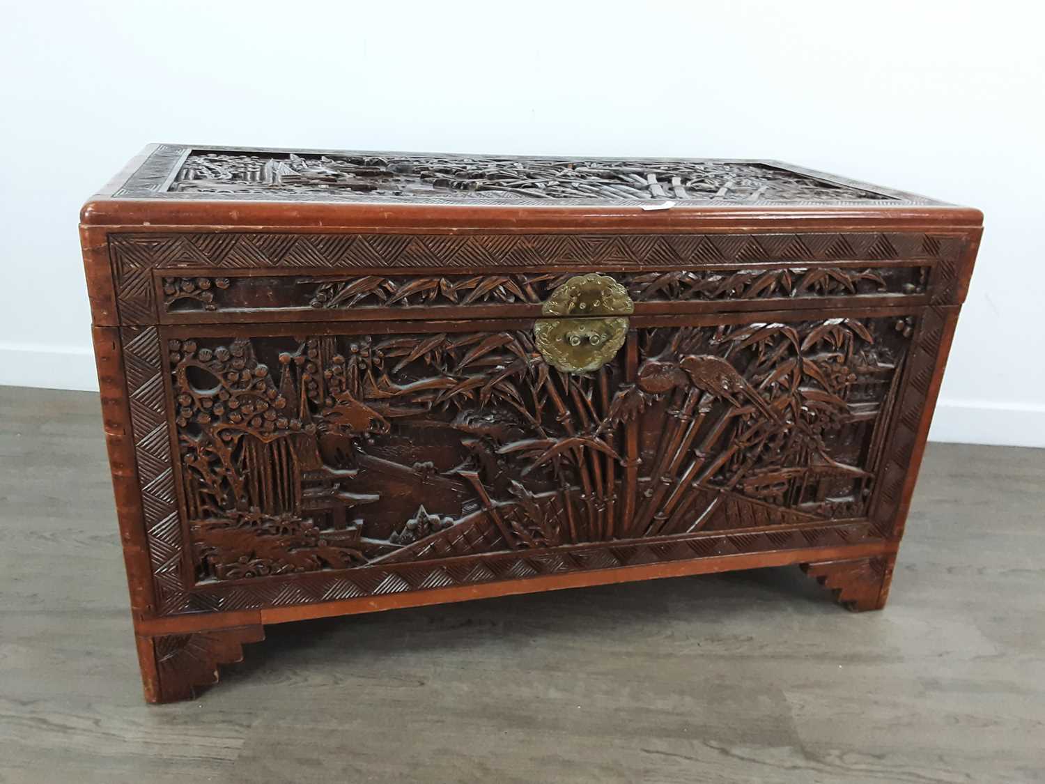 Lot 518 - CHINESE BLANKET CHEST