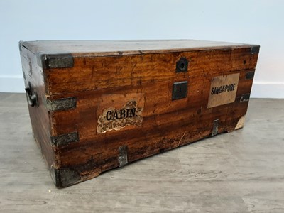 Lot 520 - VINTAGE TRAVEL TRUNK