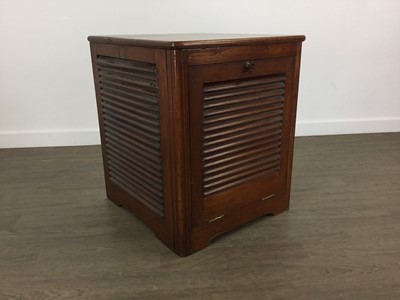 Lot 575 - MAHOGANY CABINET