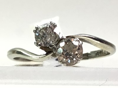 Lot 676 - EIGHTEEN CARAT RING