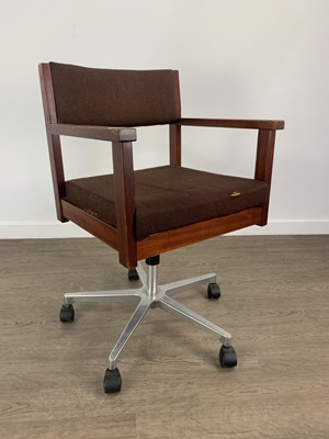 Lot 695 - MID CENTURY REVOLVING OFFICE CHAIR