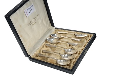 Lot 1012 - SET OF GEORGE V SILVER TEA SPOONS