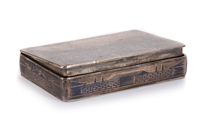 Lot 1013 - RUSSIAN SILVER AND NIELLO ‘CASTLE TOP’ SNUFF BOX