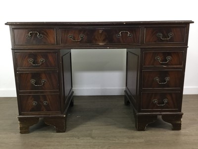 Lot 719 - REPRODUCTION MAHOGANY TWIN PEDESTAL DESK