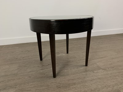 Lot 724 - CIRCULAR TABLE