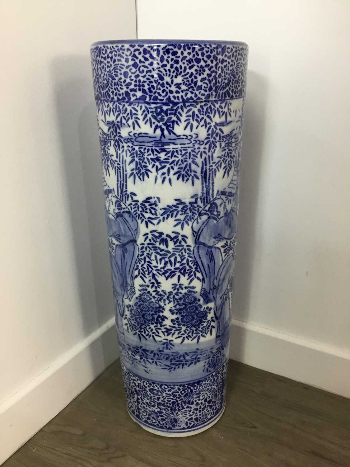 Lot 51 - CHINESE BLUE & WHITE STICK STAND