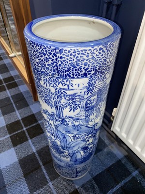 Lot 51 - CHINESE BLUE & WHITE STICK STAND