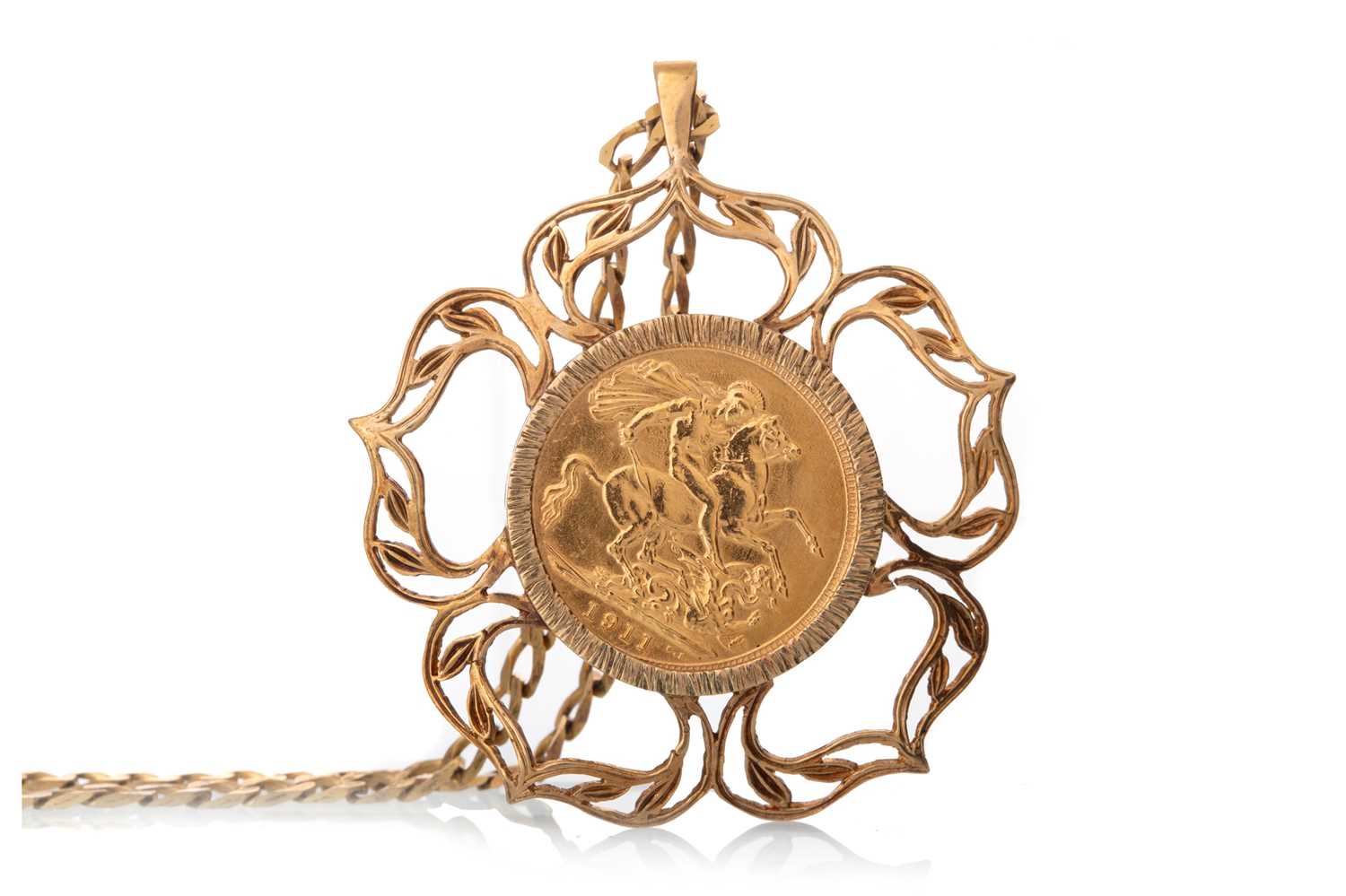 Lot 4 - GEORGE V GOLD SOVEREIGN PENDANT