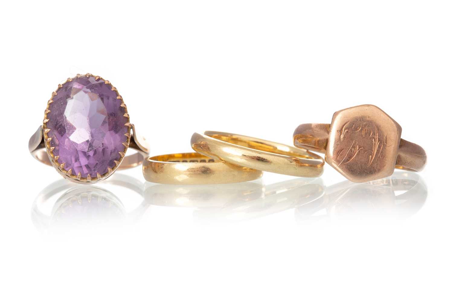 Lot 443 - AMETHYST DRESS RING