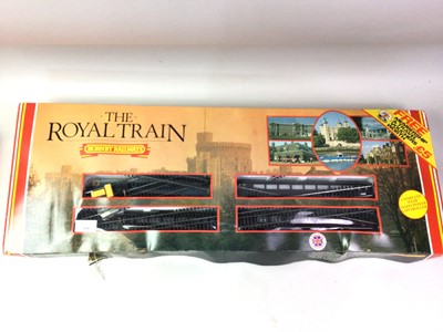 Lot 104 - COLLECTION OF HORNBY RAILWAY ITEMS