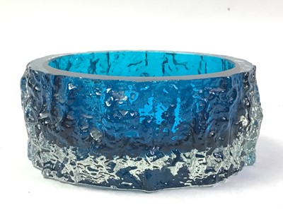 Lot 262 - IN THE MANNER OF WHITEFRIARS, BARK EFFECT GLASS DISH