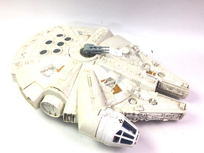 Lot 120 - STAR WARS MILLENNIUM FALCON TOY VEHICLE