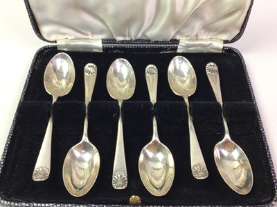 Lot 253 - SET OF SIX GEORGE V SILVER TEA SPOONS